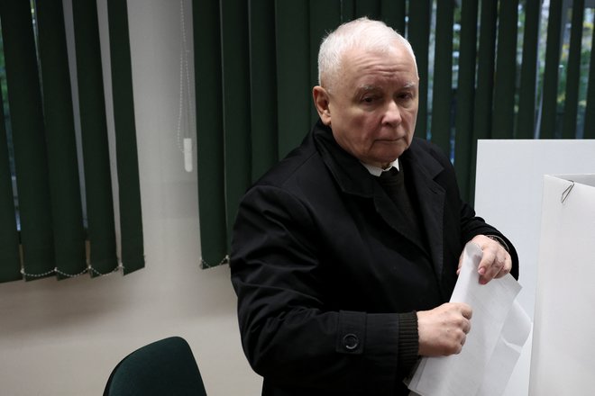  Siva eminenca poljskega ultrakonservativizma Jaroslaw Kaczynski. 

FOTO: Kacper Pempel/Reuters
