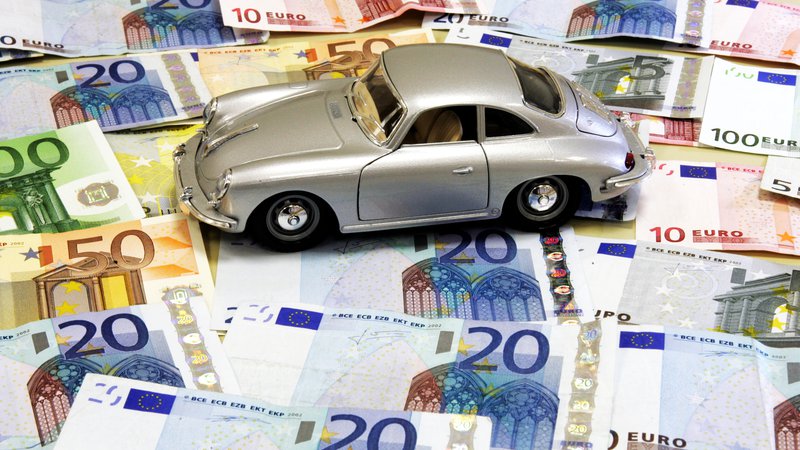 Fotografija: Slovenci kupijo nekoliko manj avtomobilov na lizing zaradi višjih obrestnih mer. FOTO: Igor Modic