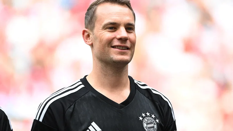 Fotografija: Manuel Neuer je poglavar Bayernove obrambe, ki z njim v vratih vedno deluje mnogo bolj trdno. FOTO: Angelika Warmuth/Reuters