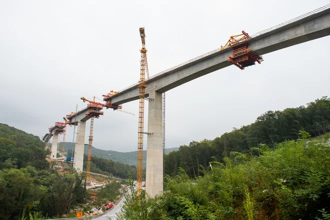 Viadukt Vinjan je dokaz, da slovenska gradbena stroka zmore tudi najtežje naloge. FOTO: 2TDK