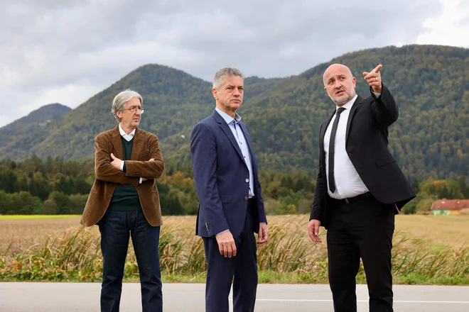 Predsednik vlade Robert Golob se danes s kolegi mudi v Savinjski regiji. FOTO: Črt Piksi