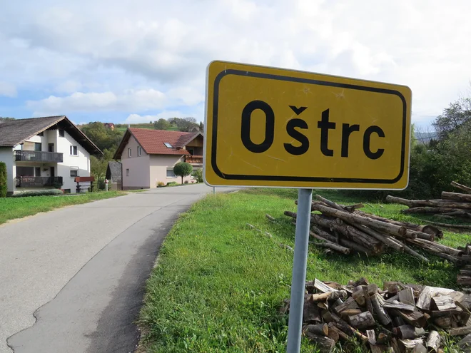 Oštrc in okoliške vasi so med drugo svetovno vojno dale visok krvni davek. FOTO: Bojan Rajšek/Delo