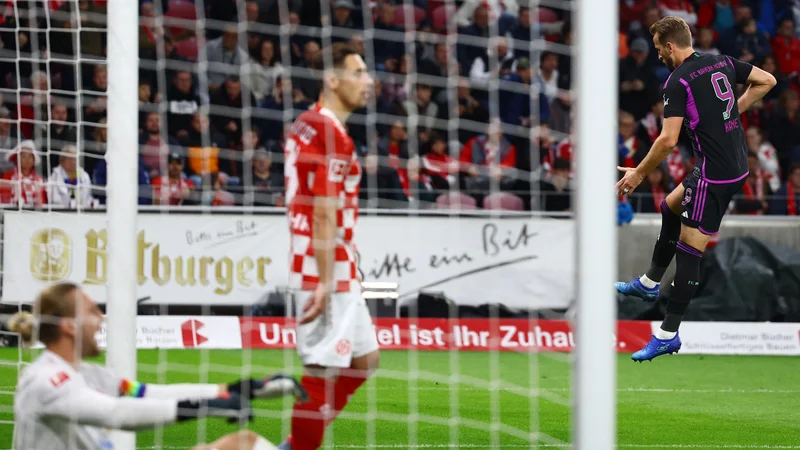 Fotografija: Harry Kane je dosegel drugi gol za Bayern. FOTO: Kai Pfaffenbach /Reuters