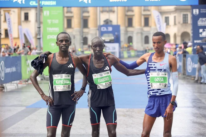 Prva trojica: Kipngetich Edmond, Kiprono Kipkemoi (oba Kenija) in Ambelu Challa Gossa iz Etiopije.  FOTO: Črt Piksi