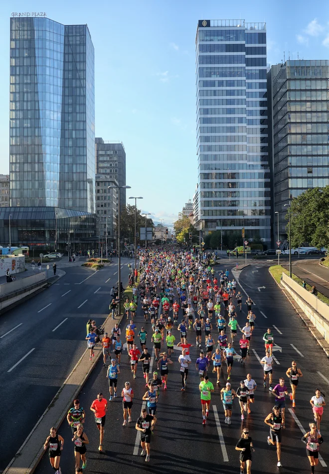 27. Ljubljanski maraton je privabil mlade in nekoliko manj mlade tekače ter številne gledalce. FOTO: Blaž Samec/Delo