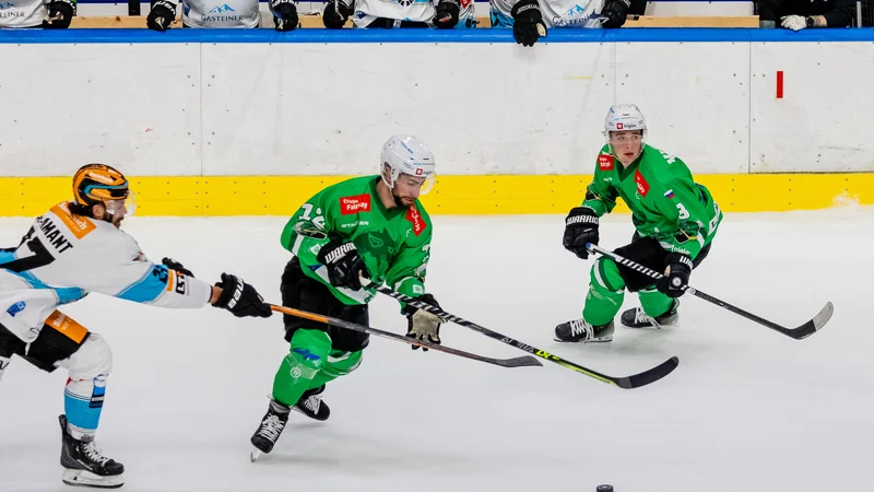Fotografija: SŽ Olimpija je dvakrat dohitela tekmeca, tretjič ji ni uspelo. FOTO: Črt Piksi/Delo