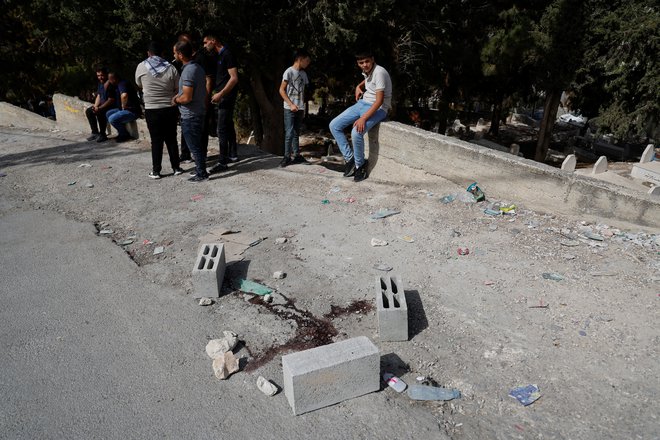 Pogled na kraj, kjer so izraelske sile 23. oktobra ubile dva Palestinca v bližini Nablusa na okupiranem Zahodnem bregu. FOTO: Raneen Sawafta/Reuters