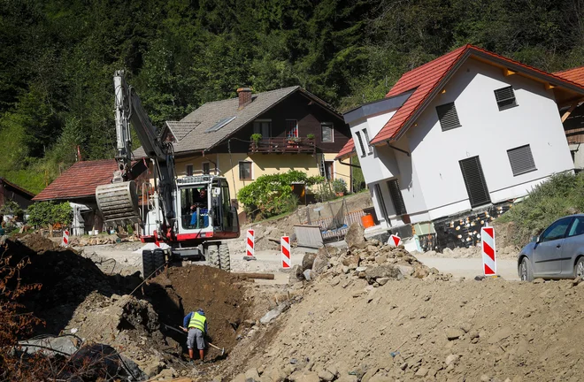 Pridobili smo osnutek zakona o obnovi in razvoju, ki pa se bo v prihodnjih dneh še spreminjal. Kaj ta prinaša? FOTO: Matej Družnik/Delo