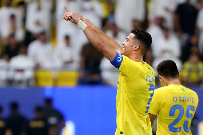 Cristiano Ronaldo blesti v dresu Al-Nassra. FOTO: Fayez Nureldine/AFP
