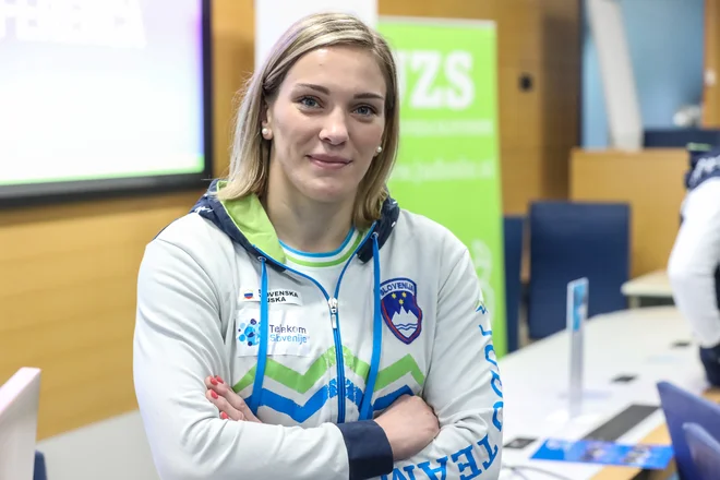 Anka Pogačnik je na turnirju v Abu Dabiju pristala tik pod zmagovalnim odrom. FOTO: Črt Piksi/Delo