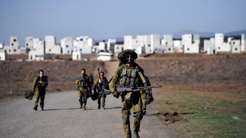 Fotografija: Ameriški uradniki so za zdaj prepričali Izrael, naj počaka, dokler ne bodo v regiji nameščeni ameriški sistemi zračne obrambe, in sicer že konec tega tedna, navaja Wall Street Journal. FOTO: Gil Eliyahu/Reuters