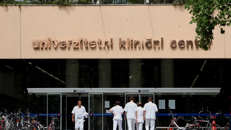 Fotografija: Največja bolnišnica je v osmih mesecih pridelala za skoraj 30 milijonov evrov izgube. FOTO:Jure Eržen/Delo