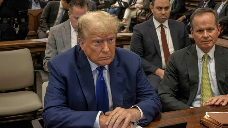 Fotografija: Trumpa v New Yorku zaradi poslovnih prevar civilno toži pravosodna ministrica Letitia James, ki zahteva 250 milijonov dolarjev kazni in prepoved poslovanja v New Yorku zanj in njegovo podjetje. FOTO: Reuters