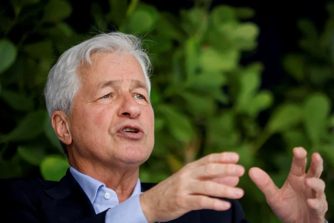 Predsednik uprave finančne ustanove JPMorgan Chase Jamie Dimon je opozarjal na prejšnje napačne napovedi Fed. FOTO: Marco Bello/Reuters