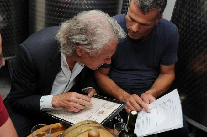 Avstrijski Nobelovec Peter Handke je reden gost na kmetiji Srđana Petrovića na Kosovu, v srbski enklavi Velika Hoča. FOTO: Osebni arhiv