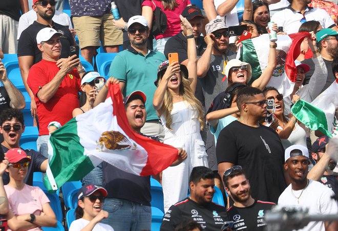 V Mehiki ima Sergio Perez status super zvezdnika, a mu v sezoni ne gre po željah. FOTO: Mike Segar/Reuters