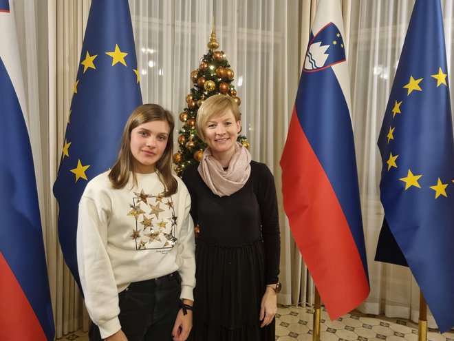 Nušo Bohak, mlado novinarko Časorisa in zdaj že nekdanjo učenko, je spremljala na sprejem Časorisovih fac v predsedniški palači decembra lani. FOTO: osebni arhiv