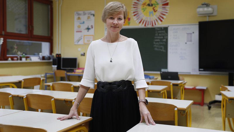 Fotografija: Karmen Zupanc, učiteljica slovenščine na Osnovni šoli Polzela, se pri izbiri poklica resnično ni zmotila. FOTO: Leon Vidic/Delo