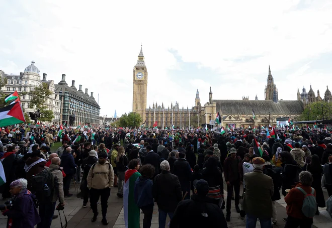 Demonstracije v podporo Palestini v Londonu. FOTO: Susannah Ireland/Reuters