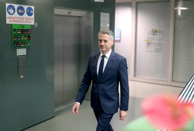 V demokratični državi avtokratsko vodenje ni mogoče. Če je to res, potem je treba kaj spremeniti (na fotografiji predsednik vlade Robert Golob 24. oktobra 2023). FOTO: Blaž Samec, Delo
