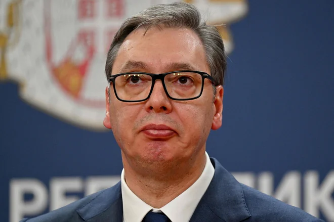 Zahtevo za razpis predčasnih parlamentarnih volitev kot tudi volitev v beograjsko skupščino do konca leta so Vučiću septembra predložili predstavniki proevropskega dela srbske opozicije. FOTO: Andrej Isakovic/AFP