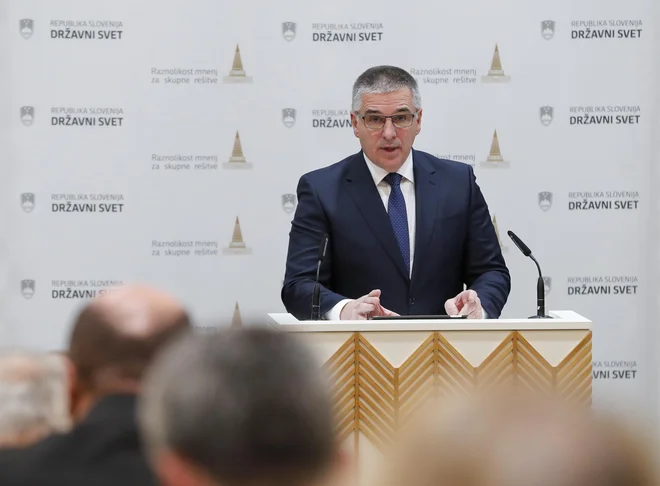 Državni svet – na fotografiji je predsednik Marko Lotrič – bo odločal o odložilnih vetih na noveli zakona o delovnih razmerjih in zakona o tujcih. FOTO: Matej Družnik