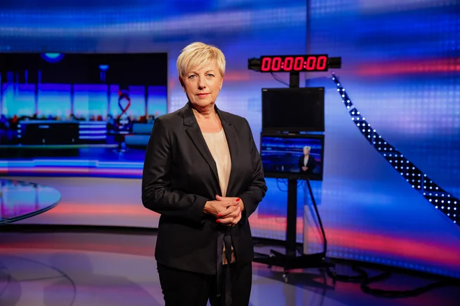 Naj jo ima rad ali ne, vsakdo prisluhne, kaj bo Rosvita Pesek zvečer izvrtala iz svojih gostov v Odmevih. FOTO: Črt Piksi