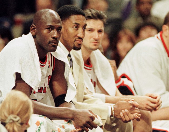 Michael Jordan in Scottie Pippen sta bila nepogrešljiv in nepremagljiv dvojec Chicaga v devetdesetih letih minulega stoeltja. FOTO: Sue Ogrocki