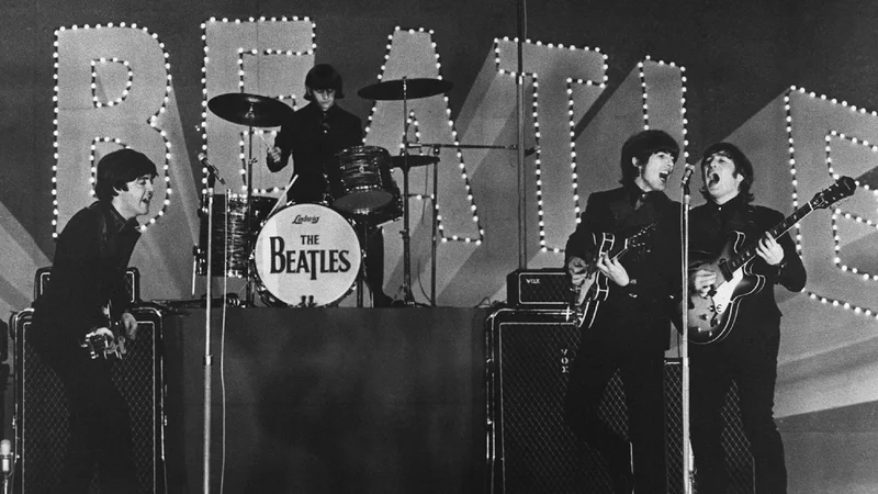 Fotografija: Paul McCartney, Ringo Starr, George Harrison in John Lennon med koncertom v Tokiu leta 1966 FOTO: AFP