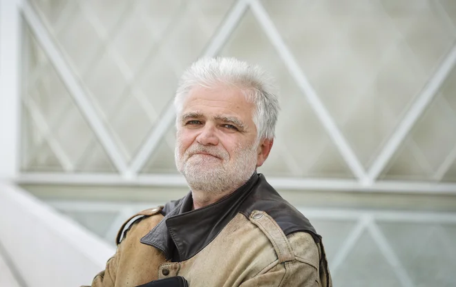 Dr. Igor Ž. Žagar, redni profesor, je direktor Pedagoškega inštituta v Ljubljani.