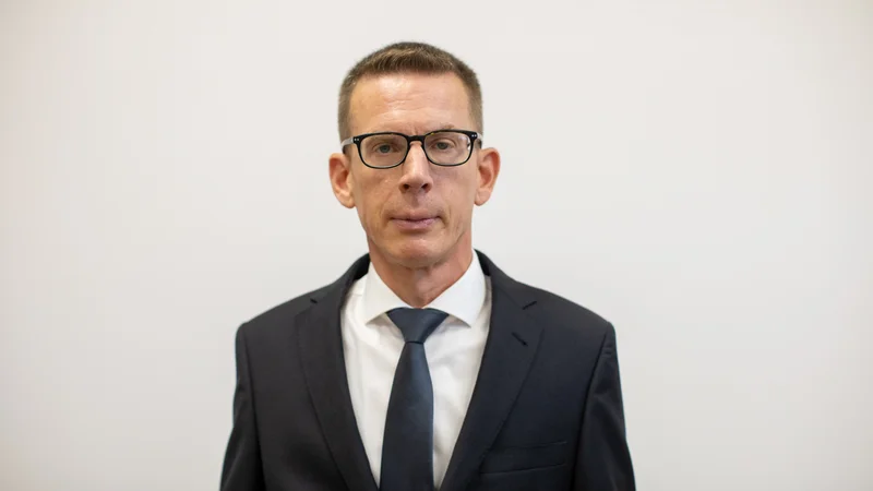 Fotografija: Izdaja digitalnega evra je pogojena s sprejetjem akta sveta EU in evropskega parlamenta, to je uredbe o digitalnem evru, pravi Simon Anko, direktor oddelka za plačilni promet v BS. FOTO: Voranc Vogel