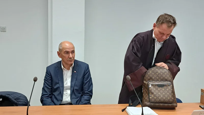 Fotografija: Janša je poudaril, da je seveda tvit zapisal kot predsednik vlade, a da tudi Veselinovič ni bil navaden državljan. FOTO: Špela Kuralt/Delo