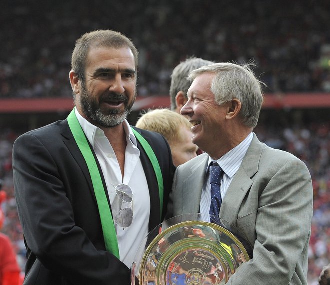 Eric Cantona (levo) je bil nogometaš, ki ga je sloviti sir Alex Ferguson izbral, da Mancheter United popelje v nagleški in evropski vrh. FOTO: Nigel Roddis/Reuters