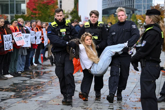 Generacja boomerjev je pogorela, bodo člani generacije X sposobni prevzeti odgovornost? FOTO: Annegret Hilse Reuters