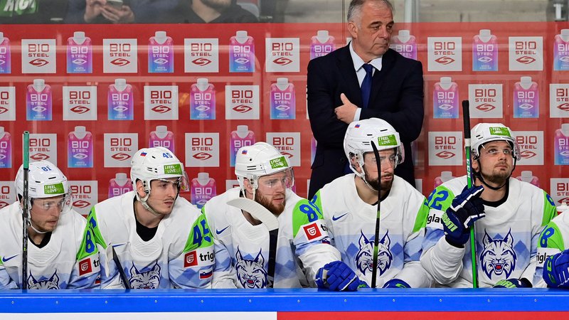 Fotografija: Slovenska hokejska reprezentanca nazadnje pod vodstvom Matjaža Kopitarja, ki danes praznuje 58. rojstni dan, ni uresničila cilja obstanka med najboljšimi na svetu. FOTO: Gints Ivuskans/AFP
