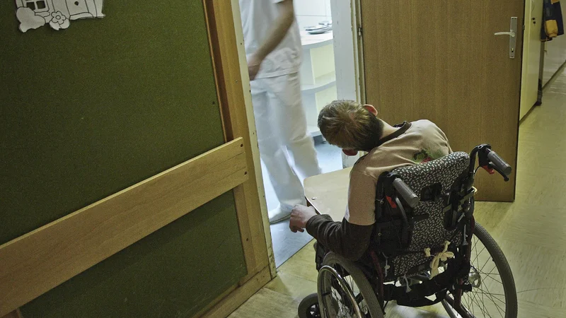Fotografija: Z zavoda za šolstvo odgovarjajo, da se večje število otrok s posebnimi potrebami sklada z večjimi generacijami. FOTO: Jože Suhadolnik/Delo