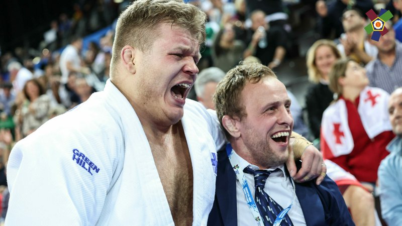 Fotografija: Rok Drakšič (desno) je finskega judoista Marttija Puumalainena popeljal še do naslova evropskega prvaka. FOTO: Emanuele Di Feliciantonio/EJU