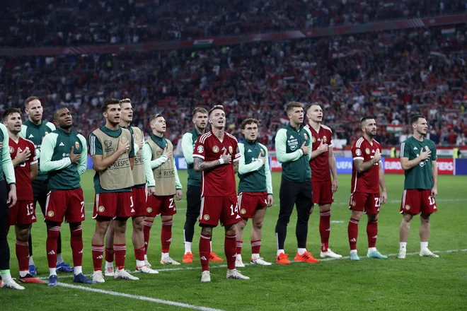 Nogometaši Madžarske po oktobrski tekmi s Srbijo. FOTO: Bernadett Szabo/Reuters