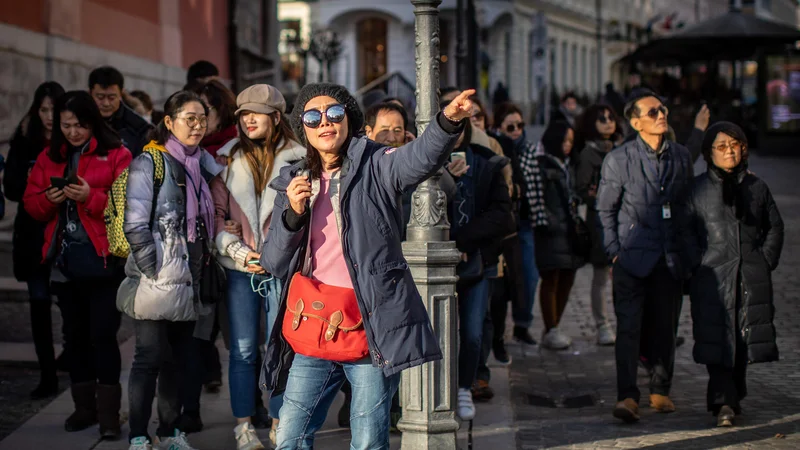 Fotografija: Sodobne tehnologije lahko pomagajo usmerjati turistične tokove. FOTO: Voranc Vogel/Delo
