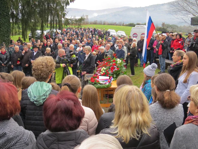 Z Lokev je bilo slišati pozive k miru na Bližnjem vzhodu. FOTO: Bojan Rajšek/Delo