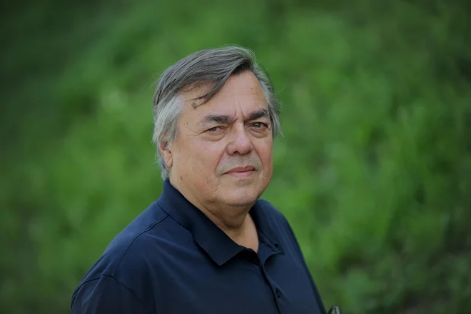 Drago Jančar na Dunaju predstavlja roman Ob nastanku sveta (Als die Welt entstand), ki ga je v prevodu Erwina Köstlerja izdala založba ­Hanser. FOTO: Jože Suhadolnik