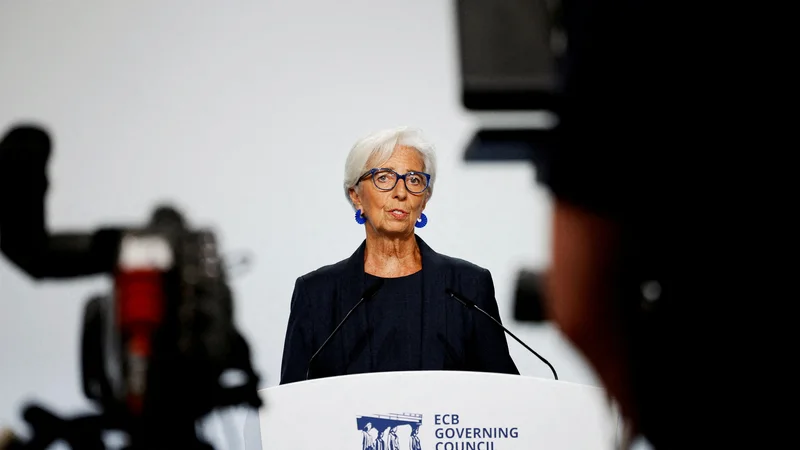 Predsednica ECB Christine Lagarde je v mnenju finančnemu ministrstvu opozorila na morebitne negativne posledice načrtovanega davka na bilančno vsoto. Foto Louiza Vradi/Reuters