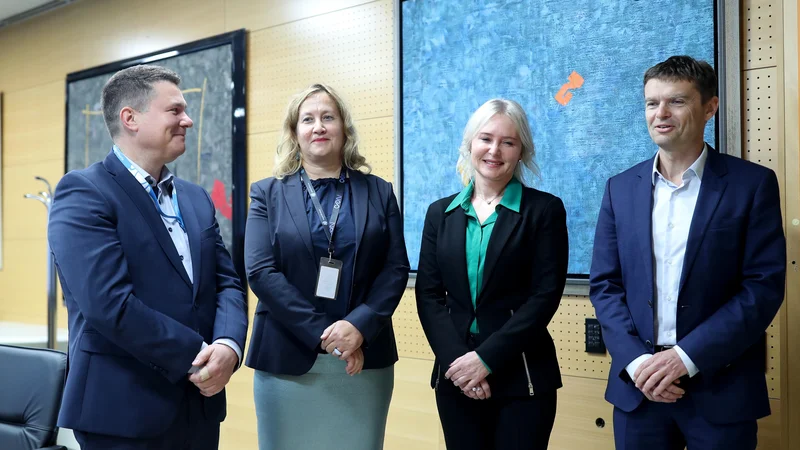 Fotografija: Uprava Telekoma je po več letih načrte predstavila tudi novinarjem na tiskovni konferenci. Na sliki z leve Boštjan Košak, Irma Gubanec, Vesna Prodnik in Boštjan Škufca Zaveršek FOTO: Blaž Samec/Delo