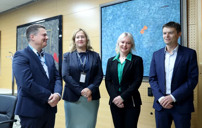 Uprava Telekoma je po več letih načrte predstavila tudi novinarjem na tiskovni konferenci. Na sliki z leve Boštjan Košak, Irma Gubanec, Vesna Prodnik in Boštjan Škufca Zaveršek FOTO: Blaž Samec/Delo