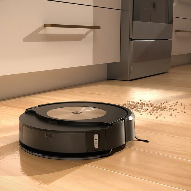 Robotski sesalnik Roomba, ki vas reši nadležnega in pogostega opravila, postane še boljši, ko ga povežete z aplikacijo iRobot HOME. FOTO: iRobot