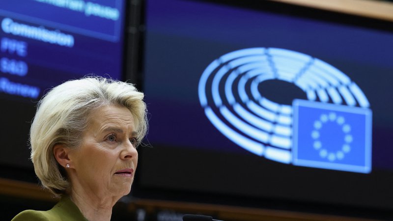 Fotografija: Predsednica evropske komisije Ursula von der Leyen med predstavitvijo poročila o napredku držav na poti v EU FOTO: Yves Herman/Reuters