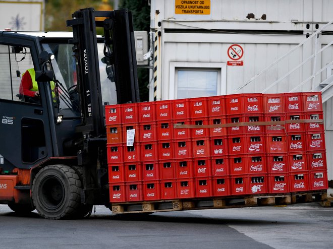 Današnji posnetek s sedeža podjetja Coca Cola Hrvatska v Zagrebu. FOTO: Denis Lovrovic/AFP