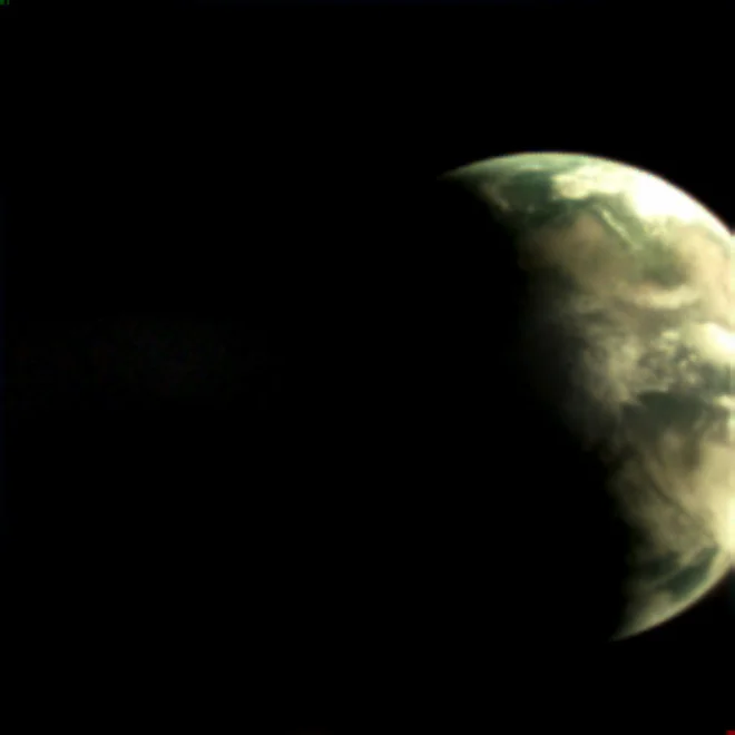 Zemlja skozi objektiv mini kamere na satelitu Trisat-R. FOTO: Univerza V Mariboru

 