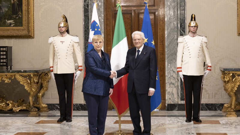 Fotografija: Predsednica republike Nataša Pirc Musar in italijanski predsednik Sergio Mattarella. FOTO: Matjaž Klemenc/STA