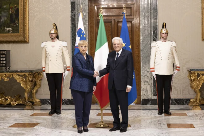Predsednica republike Nataša Pirc Musar in italijanski predsednik Sergio Mattarella. FOTO: Matjaž Klemenc/STA